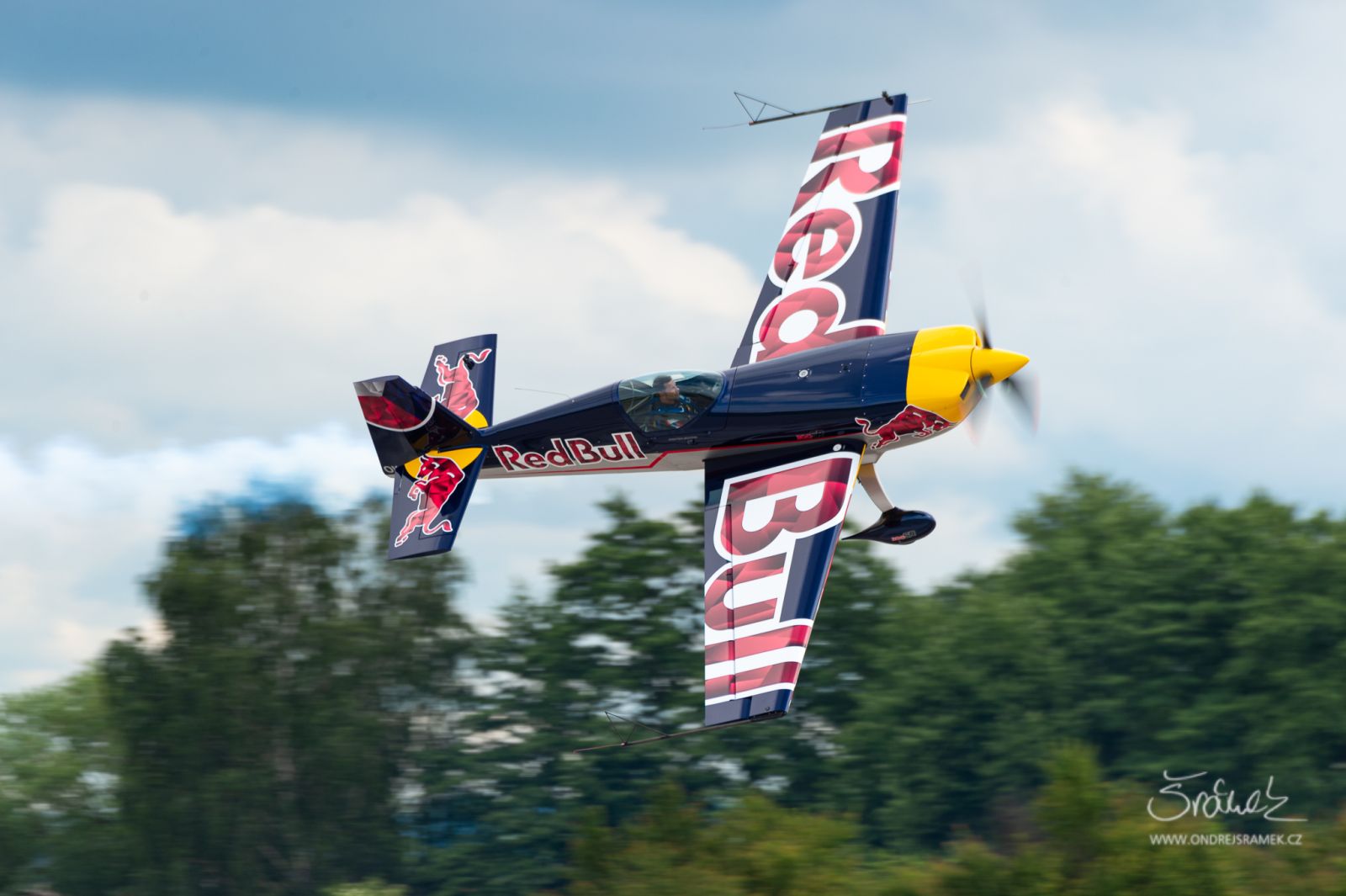 Extra 300SR An Extra 300SR aerobatic aircraft in flight